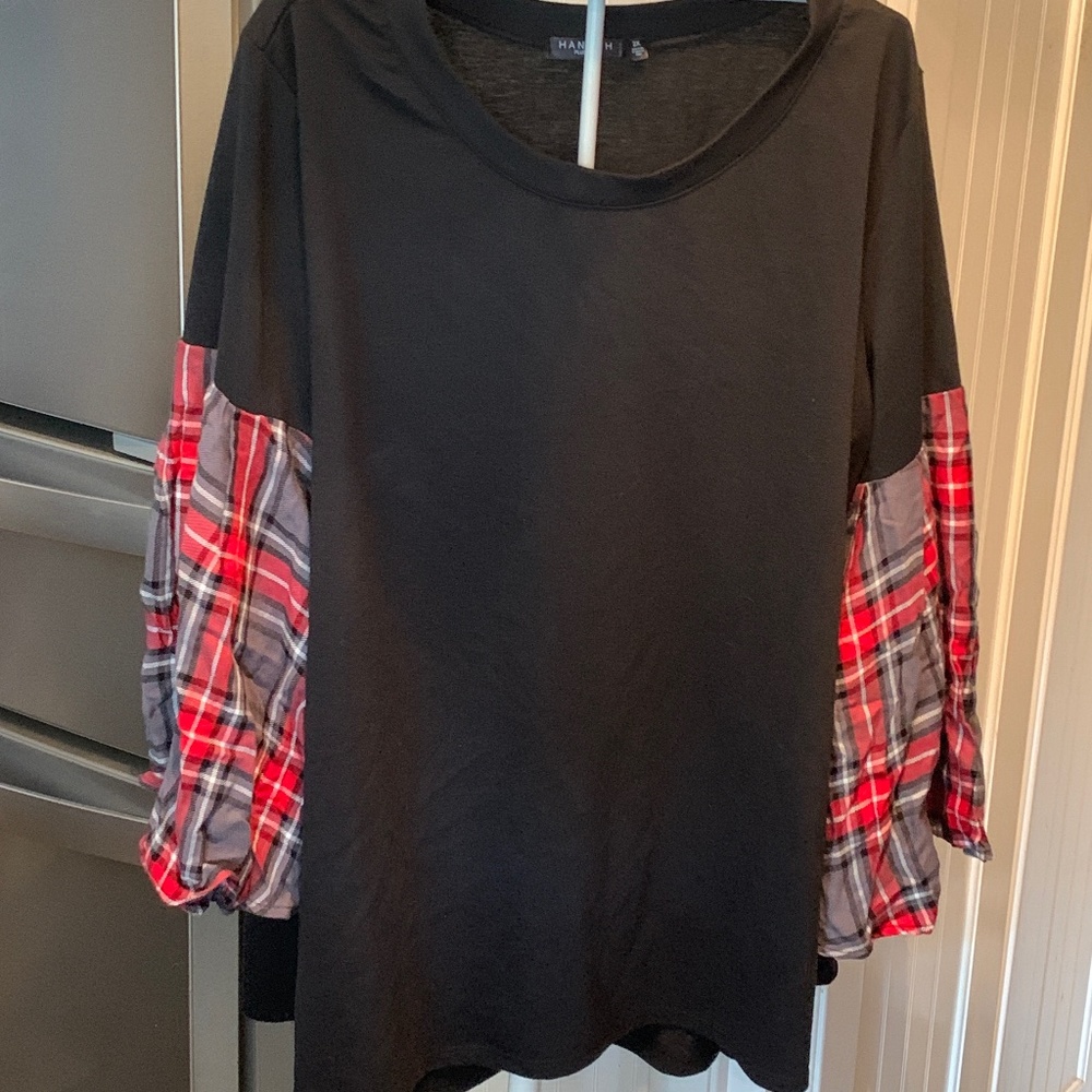 Hannah plus size wide arm‎ plaid sweatshirt. Gently preowned
